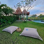 Villa Diyara Ubud - 6000 Sq Ft Private Villa - Stunning Rice Field View - Big Pool & Garden
