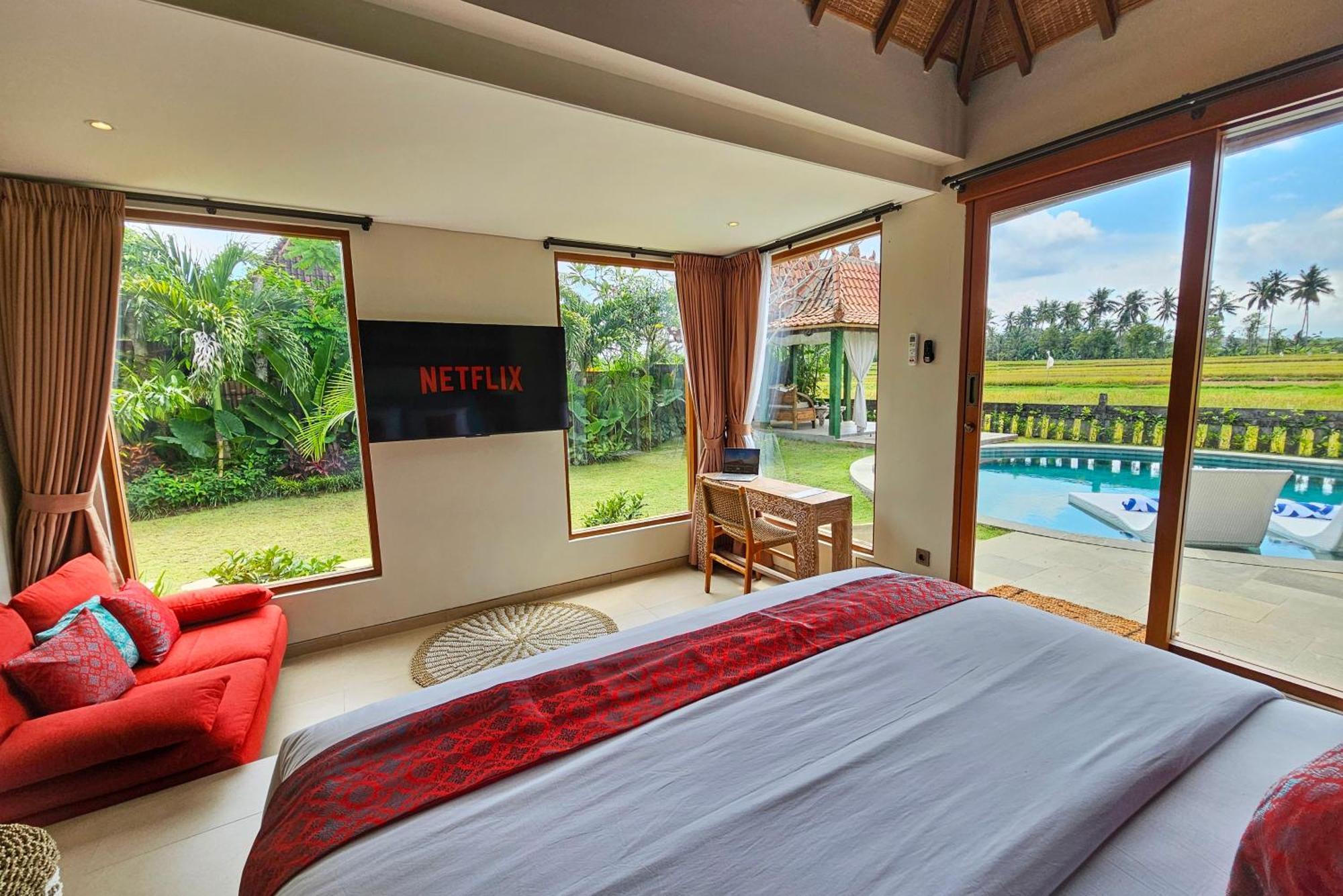 Diyara - 6000 Sq Ft Private - Stunning Rice Field View - Big Pool & Garden Villa